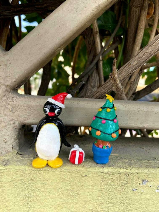 Chirstmas themed Pingu, Christmas tree and gift