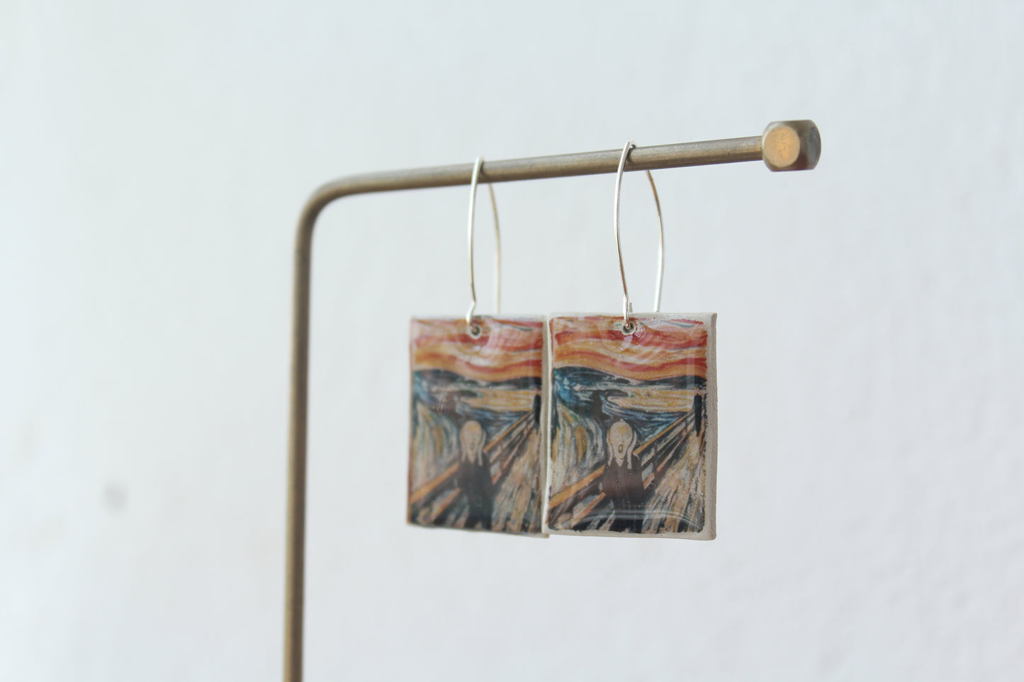 The Scream earrings hoops